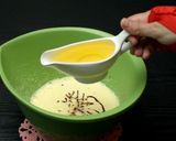 Foto langkah ke 3 dari resep TANPA TERIGU TANPA MIXER TANPA OVEN | CAKE KETAGIH SUPER LEMBUT.
