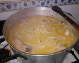 Foto del paso 7 de la receta: Pollo y fideos a la crema de leche que se me ocurrió a mí