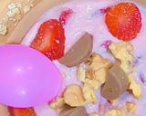 A picture of step 2 of Strawberry flavoured yogurt.