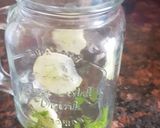 A picture of step 2 of Cucumber mint lemonade.