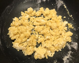 Foto del paso 1 de la receta: Masa de croquetas de pollo, jamón y huevo y sin lactosa 🥚