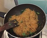 Foto langkah ke 3 dari resep Bihun Goreng Simpel.