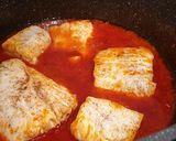 Foto del paso 1 de la receta: Merluza en salsa de tomate y ajo