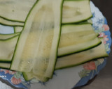 Foto del paso 2 de la receta: Rollitos de calabacín y butifarra en airfryer