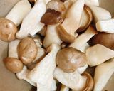 Hình bước làm 1 của món Canh Nấm Đùi Gà Nấu Thịt Bằm