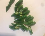 秋葵蒜片炒雞腿肉的食譜步驟1照片