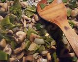 Foto del paso 12 de la receta: Carne molida con chiles poblanos, hongos y calabacita