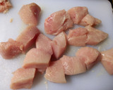 Foto del paso 1 de la receta: Brochetas de pollo al limón