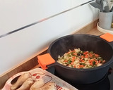 Foto del paso 2 de la receta: Pollo en salsa de almendras garrapiñadas