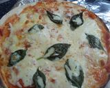 Foto langkah ke 3 dari resep Pizza super gampang! (Margherita Pizza).