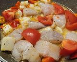 Foto del paso 3 de la receta: Cazuelita marinera con garbanzos