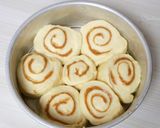 Foto langkah ke 6 dari resep Lotus Biscoff Roll Bread.