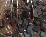 Foto langkah ke 5 dari resep Choco Muffin Lembut Tanpa Mixer.