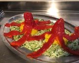 Une image de l'étape 8 de Pieuvres de poivrons grillés île de betteraves et mer de courgette.