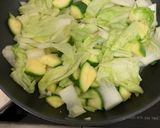 รูปขั้นตอนการทำที่ 4 ของ ซูกินี ผักกาดขาว ผัดไข่