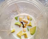A picture of step 1 of An Avocado and Almond thick shake.