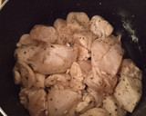 Foto del paso 2 de la receta: Pollo en salsa de tomate y almendras