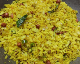 A picture of step 5 of Kanda Poha.