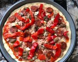 Foto del paso 3 de la receta: Pizza de chorizo, atún y morrones en horno grill para pizza Cecotec