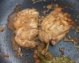 Foto langkah ke 3 dari resep Chicken adobo.