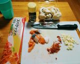 Foto langkah ke 1 dari resep Spaghetti Aglio Olio Salmon.