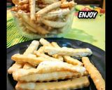 A picture of step 4 of Layered Namakpaara And Nimki.