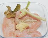Foto langkah ke 1 dari resep Dada Ayam Kukus Siram Cabai.