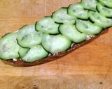Foto del paso 1 de la receta: Tosta de rosbif y pepino