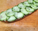 Foto del paso 1 de la receta: Tosta de rosbif y pepino