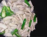 A picture of step 3 of French beans chicken and veg fried rice.