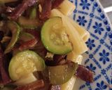 Foto del passaggio 4 della ricetta Pasta con zucchine e speck