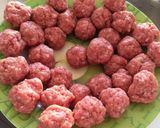 Foto langkah ke 2 dari resep Bola-Bola Daging Saus Kecap.
