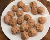 A picture of step 2 of Chicken meatball for nabe (japanese hot pot).