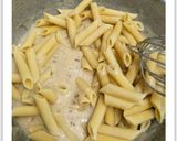 A picture of step 2 of Cheesy Chicken Pasta.