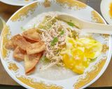 Foto langkah ke 7 dari resep Bubur Ayam dengan Kaldu Ayam.