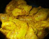 Foto langkah ke 2 dari resep Ayam Masak Lemak Chili Padi.