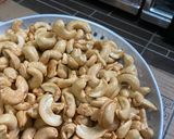 Foto langkah ke 3 dari resep Kacang mete goreng.