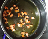 Foto del paso 1 de la receta: Arroz con panceta y champiñones
