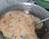 Foto langkah ke 4 dari resep Bihun isian pastel.