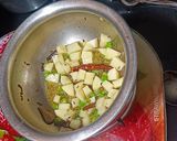 A picture of step 3 of Phool Gobhi Dalna Subji.
