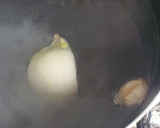 Foto del paso 1 de la receta: Mole me en olla con cerdo