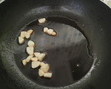 Foto del paso 2 de la receta: Acelgas salteadas con salsa tartufata