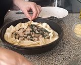 Foto del paso 13 de la receta: Galette con pollo, champiñones y espinacas
