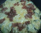 Foto del paso 2 de la receta: Pizza con base de calabacín en la sartén