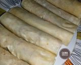 A picture of step 5 of Peri peri flavour chicken veg rolls.