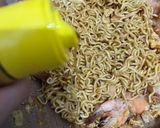 Foto langkah ke 4 dari resep Mie Goreng Udang.