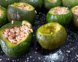 Foto del paso 1 de la receta: Zapallitos rellenos con salsa de roquefort
