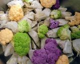 Foto del paso 3 de la receta: Picantón asado con salteado de alcachofas y mini coliflores de colores