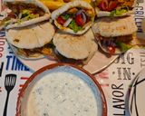 Foto del paso 5 de la receta: Gyros de pollo marinado con salsa tzatziki