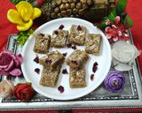 चूरमा तिल बर्फी (लेफ्ट ओवर रोटी और रसगुल्ले की चाशनी से) रेसिपी चरण 5 फोटो